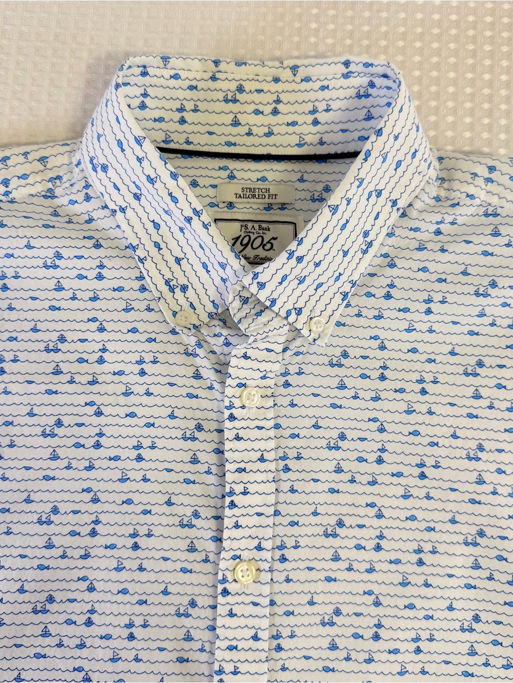 Jos A Bank 1905 Short Sleeve Button Down Shirt White Blue Sailboat Print Size XL
